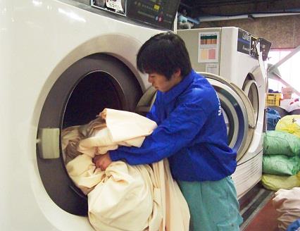 Giặt rèm cửa bằng máy giặt dễ dàng
