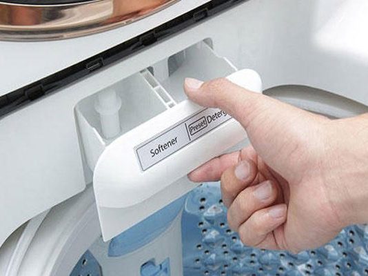 Hướng dẫn cách cho nước xả vào máy giặt Panasonic đúng cách nhất