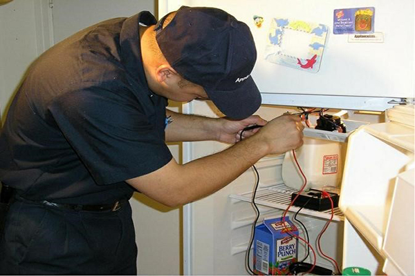 Tại sao nên dùng dịch vụ sửa tủ lạnh hết gas tại nhà?
